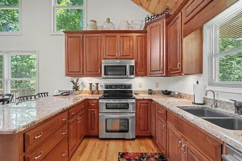 Kitchen - 526 Mcdonald Rd, Murphy, NC 28906 photo 3 of 5