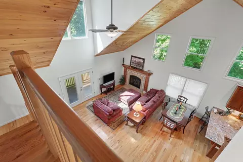 Entry Way - 526 Mcdonald Rd, Murphy, NC 28906 photo 5 of 12