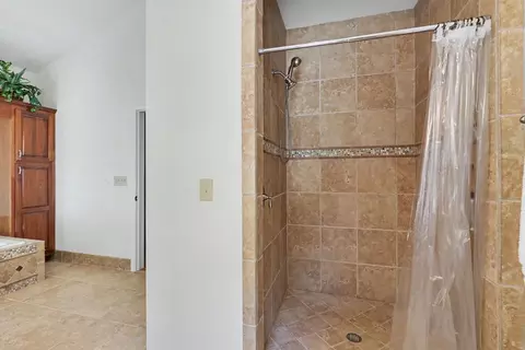 Bath - 526 Mcdonald Rd, Murphy, NC 28906 photo 4 of 7
