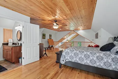 Bedroom - 526 Mcdonald Rd, Murphy, NC 28906 photo 2 of 11