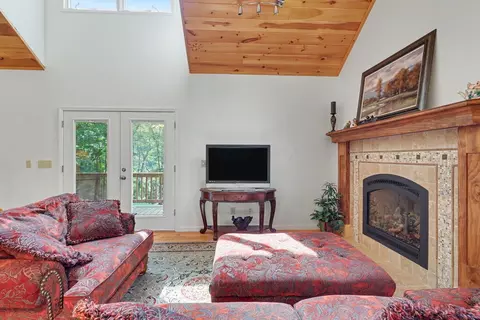 Living - 526 Mcdonald Rd, Murphy, NC 28906 photo 3 of 3