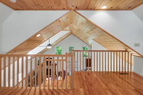 Entry Way - 526 Mcdonald Rd, Murphy, NC 28906 photo 4 of 12