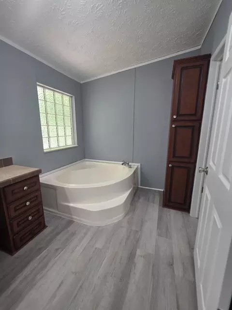 Bath - 1985 Andrews Rd, Murphy, NC 28906 photo 2 of 4