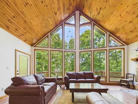 Living - 121 High Ridge Rd, Murphy, NC 28906 photo 2 of 6