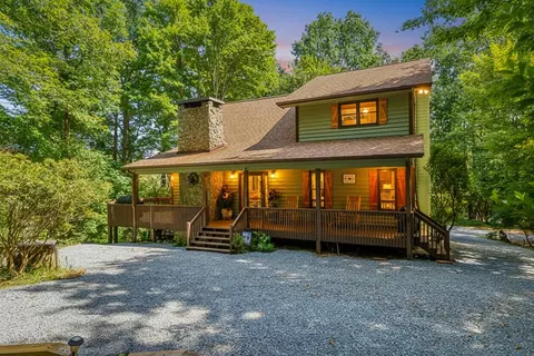 358 N Ridge Dr, Ellijay, GA 30540