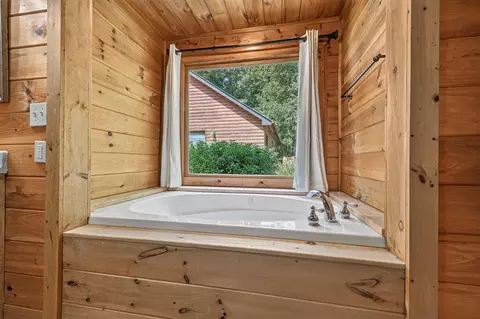 Bath - 220 Chat-a-while Ln, Morganton, GA 30560 photo 2 of 7