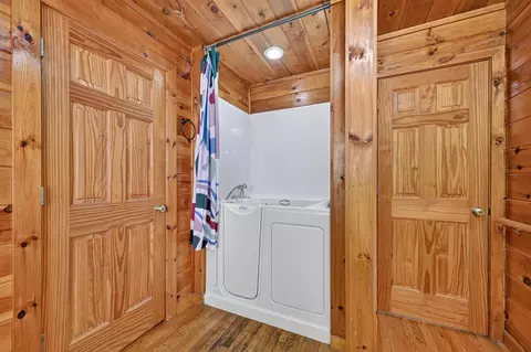 Bath - 220 Chat-a-while Ln, Morganton, GA 30560 photo 4 of 7
