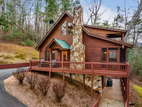 131 Toccoa Overlook Ln, Blue Ridge, GA 30513