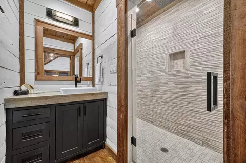 Bath - 224 Eagle Rdg, Morganton, GA 30560 photo 1 of 4