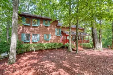 854 Frog Pond Rd, Hiawassee, GA 30546