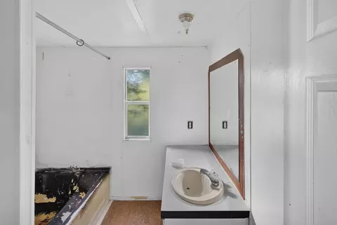 Bath - 357 E Second St, Blue Ridge, GA 30513 photo 1 of 1