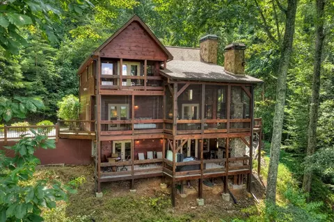 418 Lakeview Dr, Blue Ridge, GA 30513
