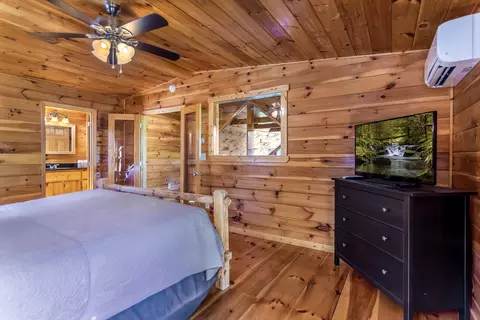 Bedroom - 20 Locust Pointe Trl, Murphy, NC 28906 photo 3 of 9