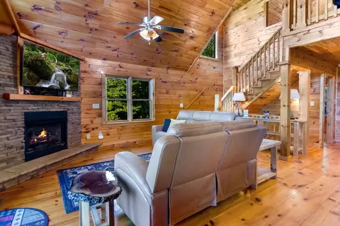 Living - 20 Locust Pointe Trl, Murphy, NC 28906 photo 4 of 5
