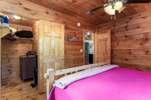 Bedroom - 20 Locust Pointe Trl, Murphy, NC 28906 photo 7 of 9