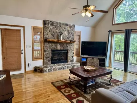 Living - 36 Dwaynes Trl, Murphy, NC 28906 photo 2 of 2