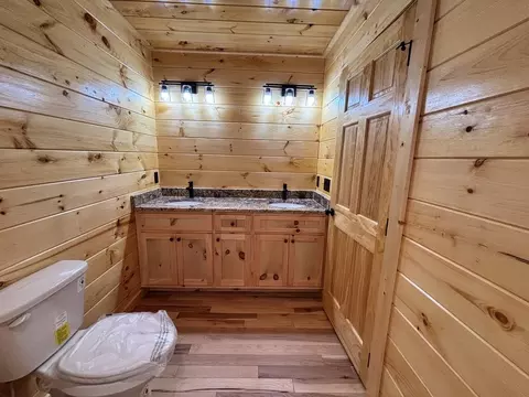 Bath - 83 Noelles Pass, Murphy, NC 28906 photo 3 of 4