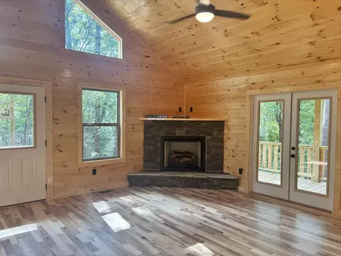 Living - 83 Noelles Pass, Murphy, NC 28906 photo 3 of 4