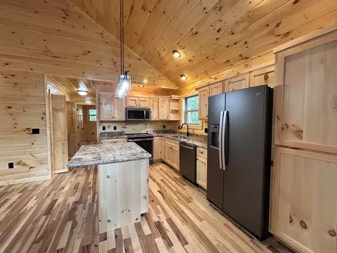 Kitchen - 83 Noelles Pass, Murphy, NC 28906 photo 3 of 5