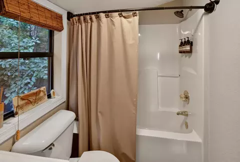 Bath - 96 Indigo Ridge Rd, Murphy, NC 28906 photo 5 of 6