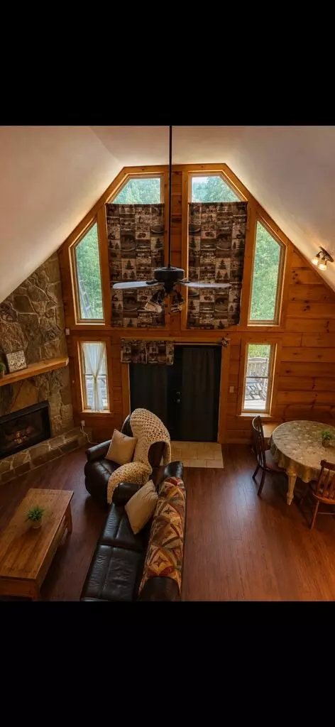 Living - 190 Coyote Run, Murphy, NC 28906 photo 2 of 2