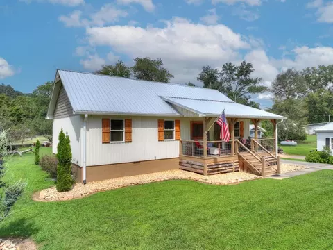 285 E Tennessee Ave, Mccaysville, GA 30555