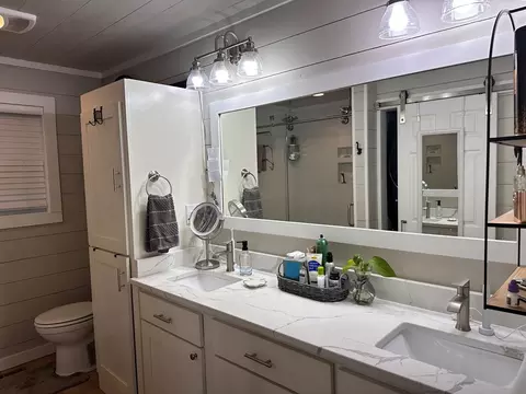 Bath - 610 E Second St, Blue Ridge, GA 30513 photo 1 of 3