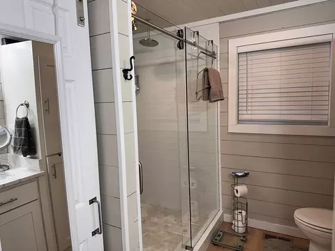 Bath - 610 E Second St, Blue Ridge, GA 30513 photo 2 of 3
