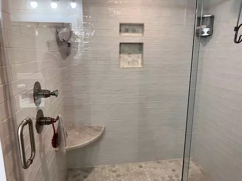 Bath - 610 E Second St, Blue Ridge, GA 30513 photo 3 of 3