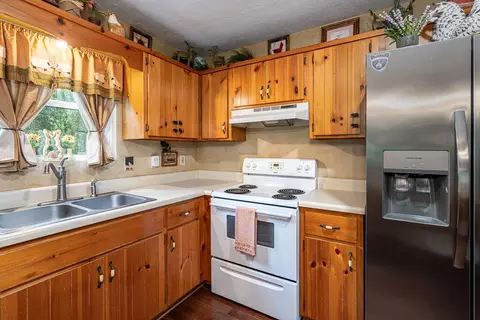 Kitchen - 372 Hunter Rdg, Murphy, NC 28906 photo 2 of 3