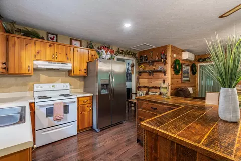 Kitchen - 372 Hunter Rdg, Murphy, NC 28906 photo 3 of 3