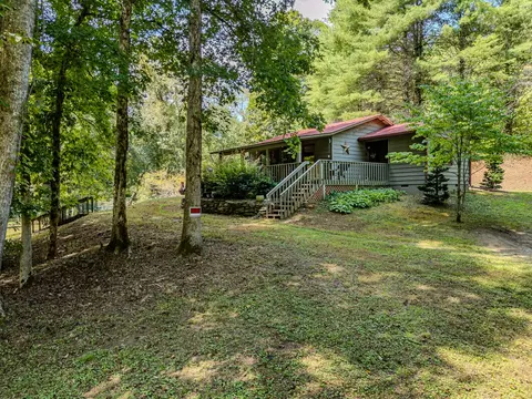 Exterior - 372 Hunter Rdg, Murphy, NC 28906 photo 2 of 24