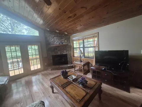 Living - 33 Field Crest Dr, Murphy, NC 28906 photo 2 of 2