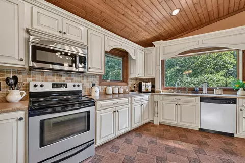 Kitchen - 43 Devils Den Overlook, Epworth, GA 30541 photo 7 of 10