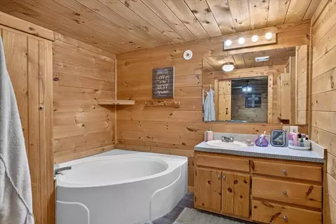 Bath - 357 Wise Rd, Morganton, GA 30560 photo 1 of 3