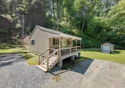 3807 Fontana Rd, Robbinsville, NC 28771