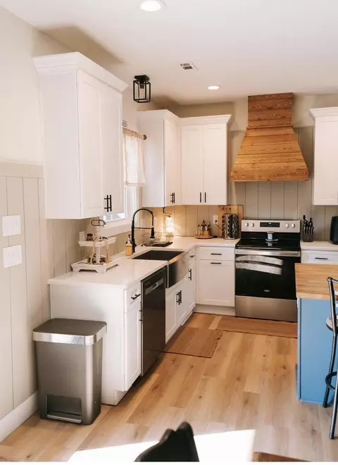 Kitchen - 162 Joshua Hl, Murphy, NC 28906 photo 2 of 4