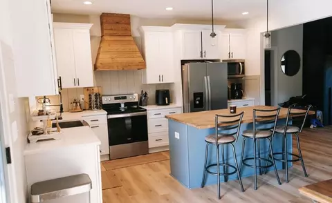 Kitchen - 162 Joshua Hl, Murphy, NC 28906 photo 3 of 4