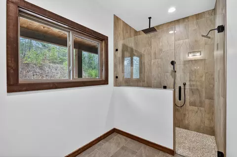Bath - 232 Red Tail Ln, Morganton, GA 30560 photo 3 of 4
