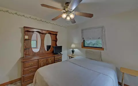 Bedroom - 550 Evans Hollow Rd, Murphy, NC 28906 photo 5 of 6