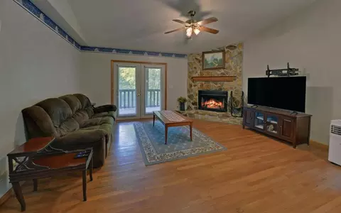 Living - 550 Evans Hollow Rd, Murphy, NC 28906 photo 1 of 2