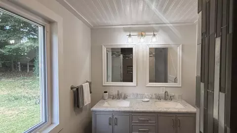 Bath - 283 Hill St, Murphy, NC 28906 photo 3 of 9