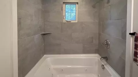 Bath - 283 Hill St, Murphy, NC 28906 photo 8 of 9