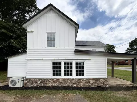 Exterior - 283 Hill St, Murphy, NC 28906 photo 5 of 10