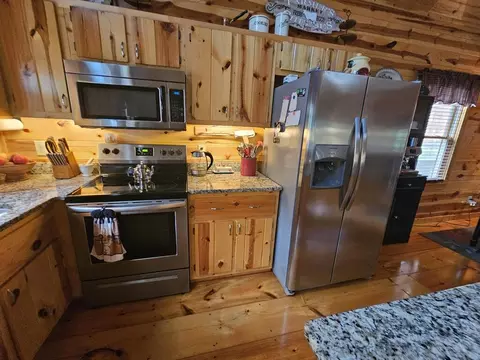 Kitchen - 87 Whispering Hills Rd, Murphy, NC 28906 photo 2 of 4