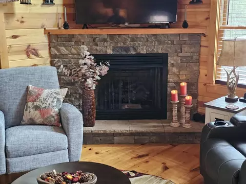 Living - 87 Whispering Hills Rd, Murphy, NC 28906 photo 3 of 4