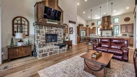 Living - 100 Little Den Ln, Murphy, NC 28906 photo 4 of 4