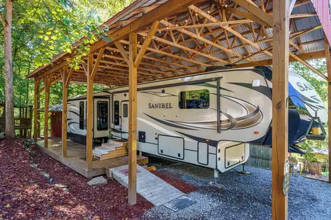127 3rd St, Ellijay, GA 30540