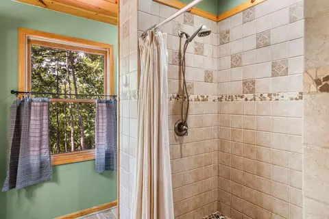 Bath - 982 Sierra Cir, Murphy, NC 28906 photo 3 of 5
