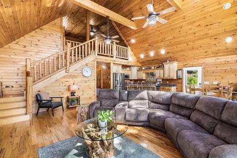Living - 982 Sierra Cir, Murphy, NC 28906 photo 3 of 3